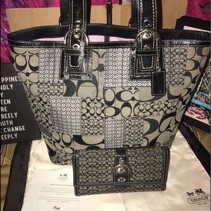 💝EUC💝COACH SOHO SIGNATURE PWK TOTE AND WALLET💕